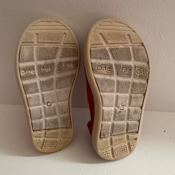 🛍️ Bright candy apple red, baby Tom’s, size 5 🍎 - Picture 11 of 11